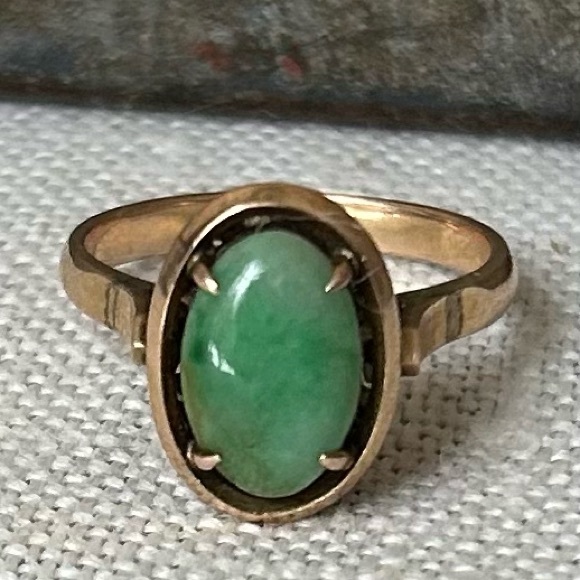 The Unbranded Brand Jewelry - 18k Jade Ring